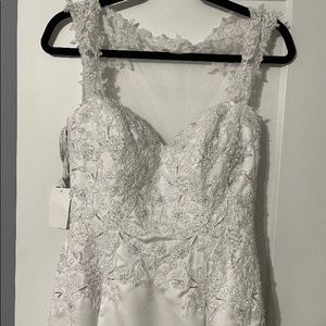 Nwt Alfred Angelo gown size 6